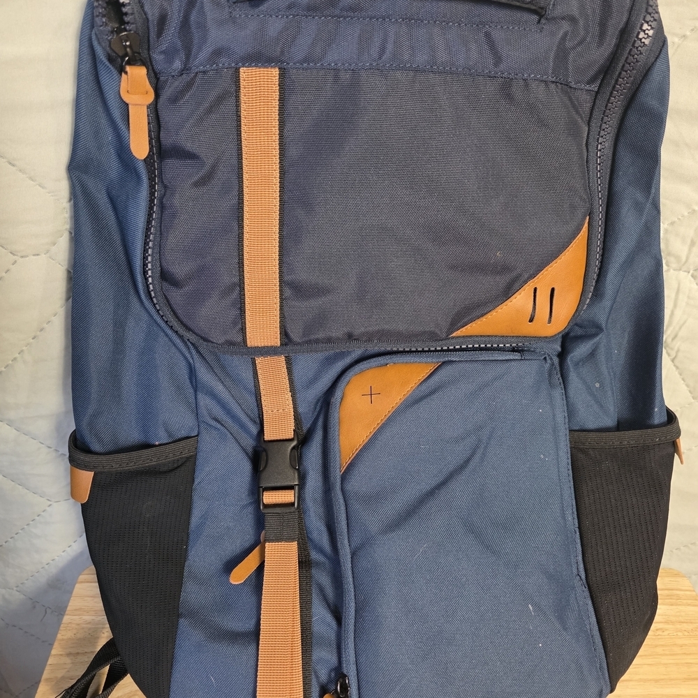 Swiss Tech Blue and Brown Backpack - Picture 5 of 7